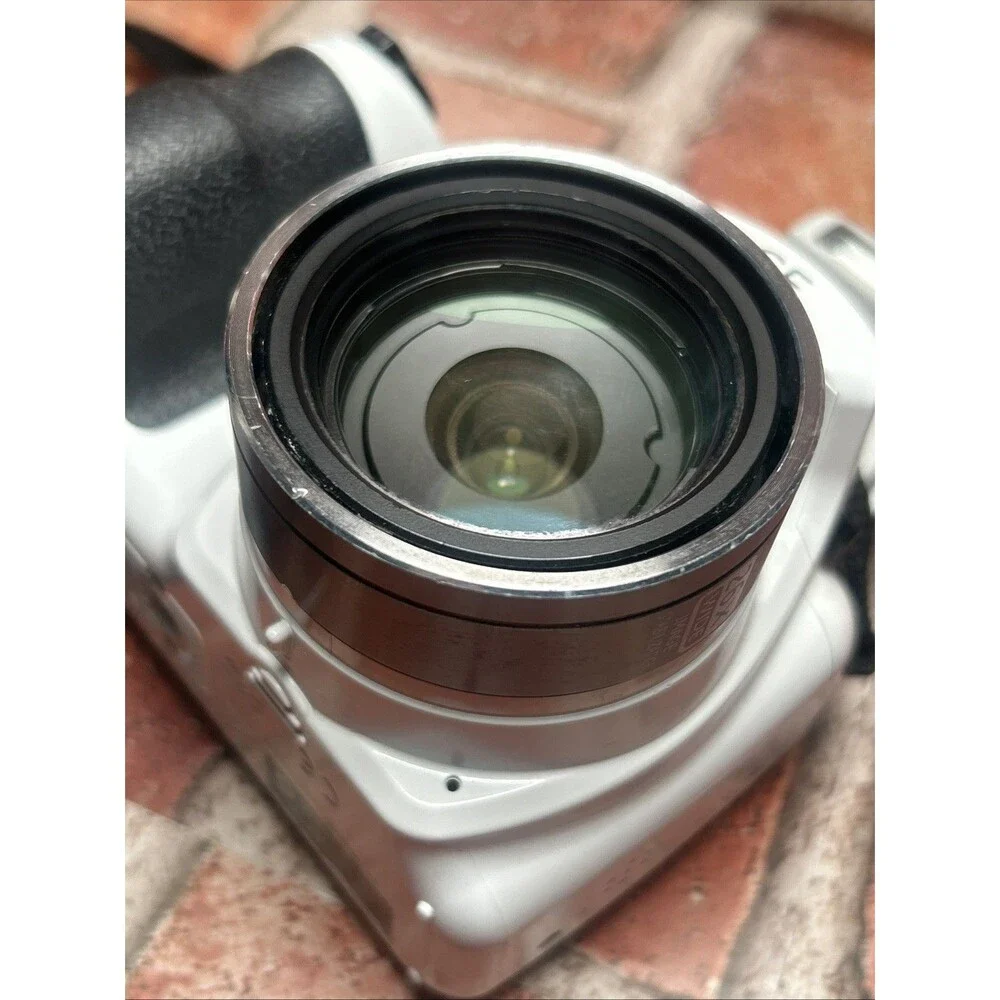 GE X600 Full HD 14.4MP Digital Camera No Charger (Not Tested)